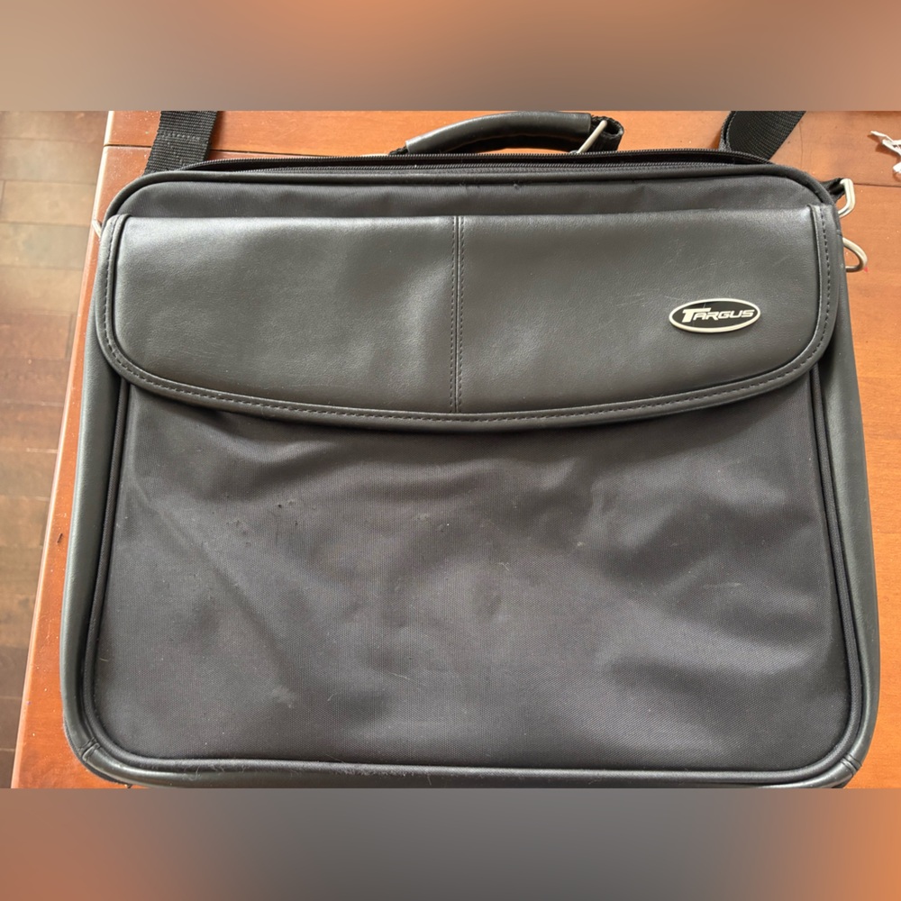 Travis Laptop Bag
